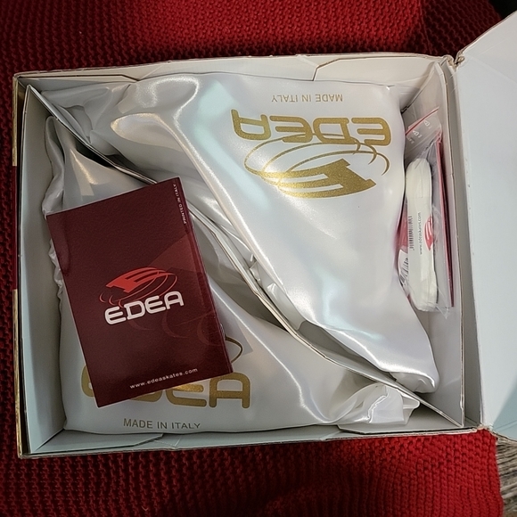 Edea Piano 240C - Picture 3 of 5